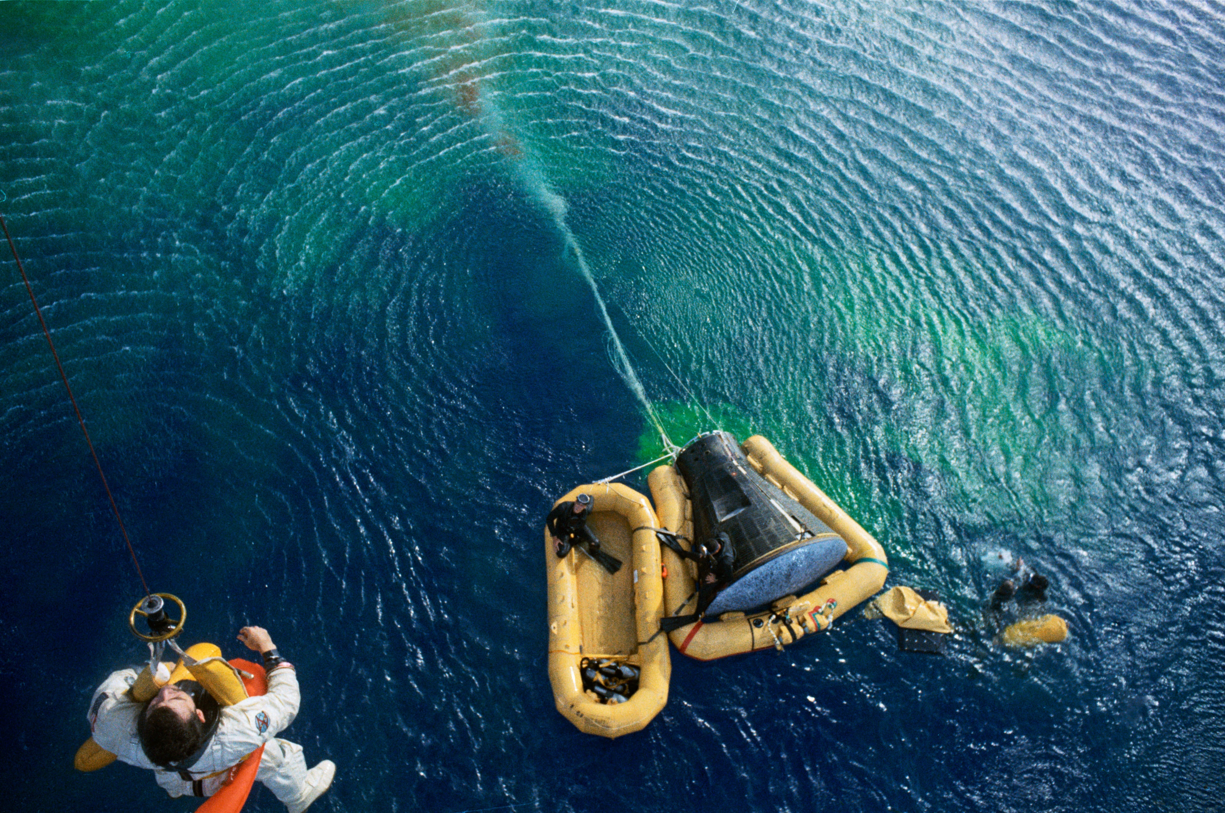 Water recovery of an astronaut by helicopter